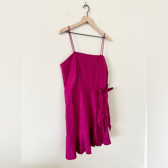 NWT Express Linen Blend Side Tie Mini Dress with Smocked Back in Dark Pink L - Picture 2 of 8
